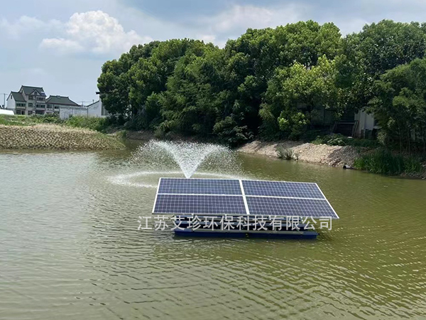 河道里的太陽能噴泉曝氣，讓城市水脈重煥生機.jpg